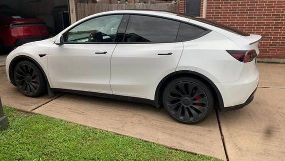 TESLA MODEL Y 2022 7SAYGDEFXNF375621 image